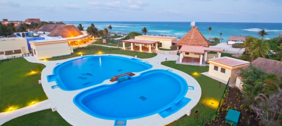 Swim with dolphins at Dolphinaris Tulum